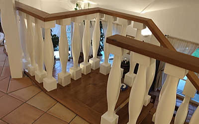 Treppe mit Geländer und Balustrade