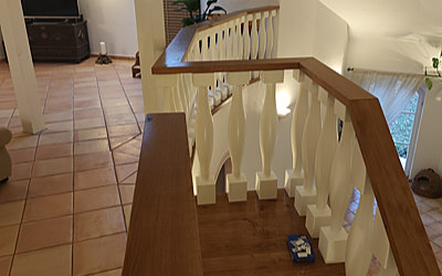 Treppe mit Geländer und Balustrade